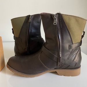 TEVA size 9.5 ankle boots - never worn